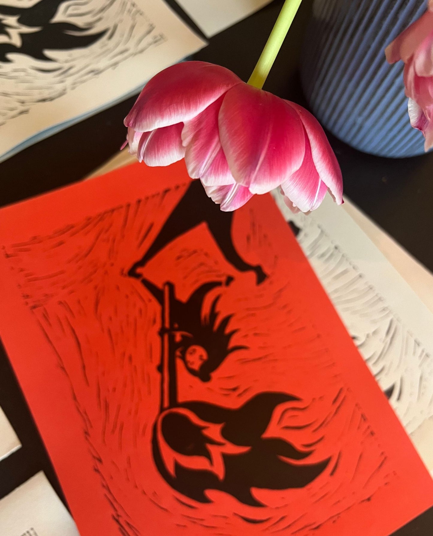 flammenmädchen – handgefertigter linoldruck